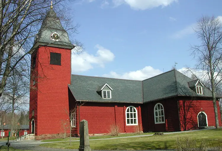 Grythyttans kyrka- röd kyrka med skiffertak